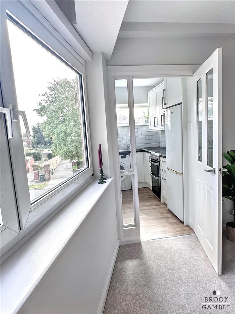 1 Bedroom Flat - Purpose Built. Buxton Road in Eastbourne,  5